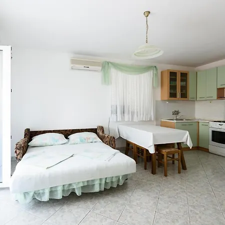 Apartment Golubic *